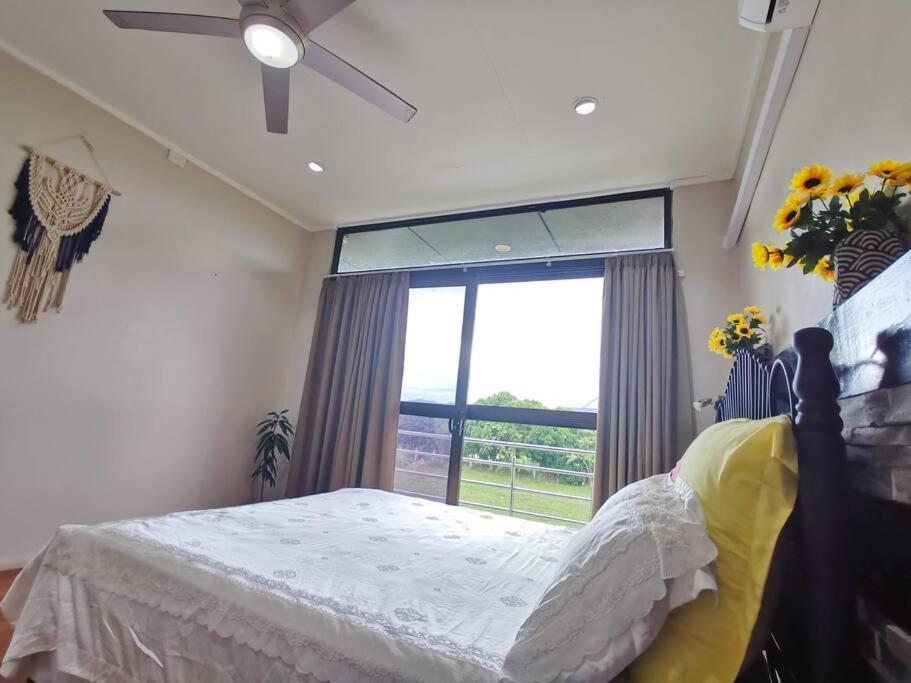 Master Bedroom In Shared Cozy River View Pool Apartment Nadi Ngoại thất bức ảnh